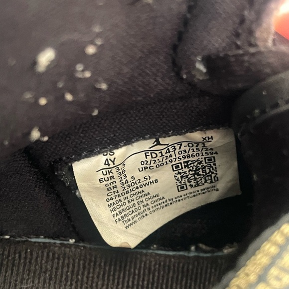 Nike Men's Black and Gold High-Top Sneakers - Picture 7 of 7